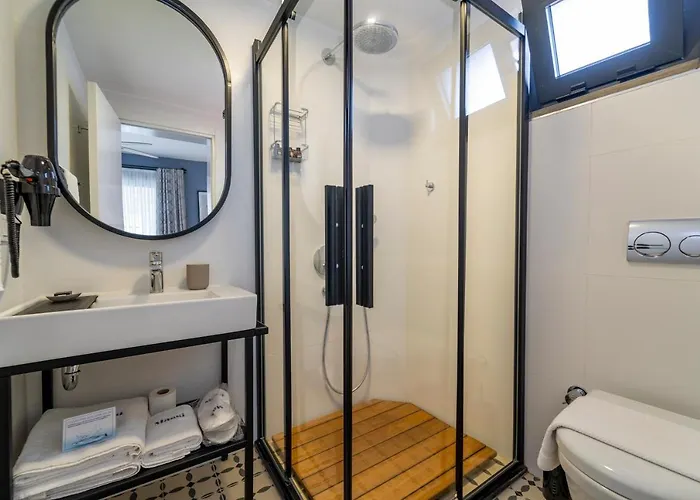 Massi Near The Sea *