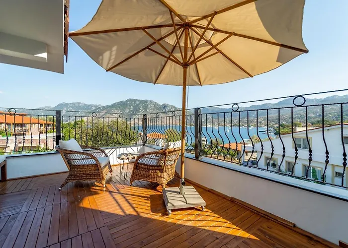 Massi Near The Sea *