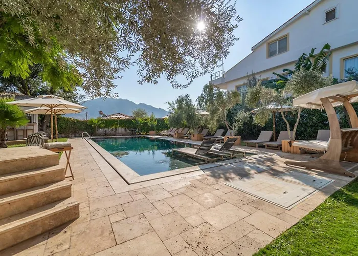 Massi Near The Sea *