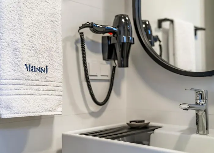 Massi Near The Sea Hotel *