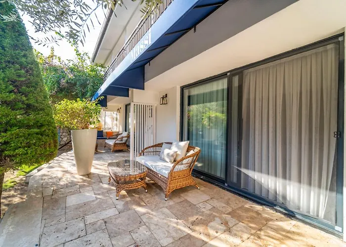 Massi Near The Sea Hotel *